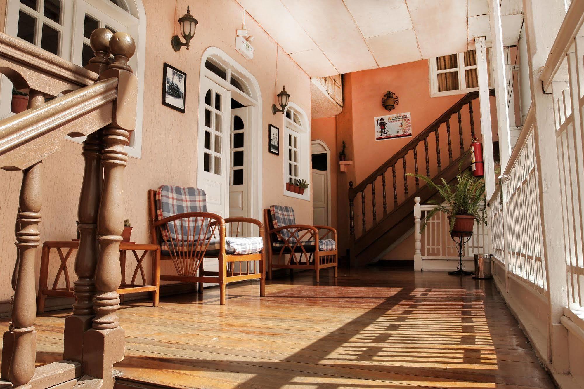 Hotel Europa Alausi Ngoại thất bức ảnh